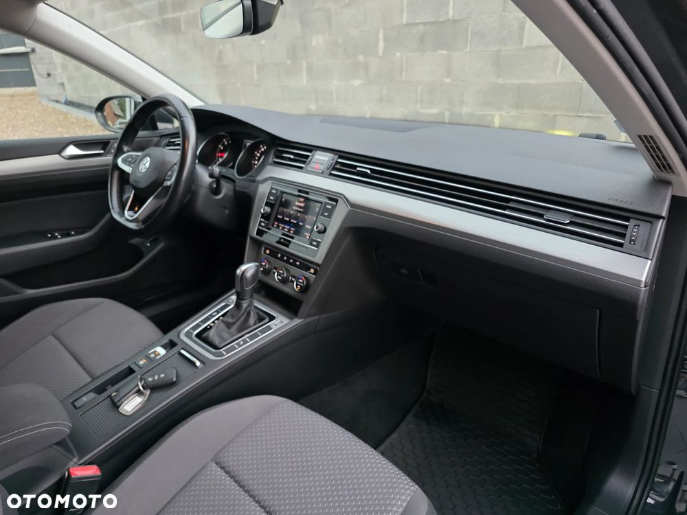 Volkswagen Passat - 30