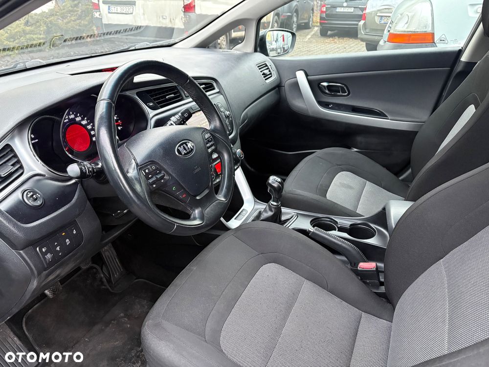 Kia Ceed 1.6 CRDi 136 ISG Dream Team Edition - 6
