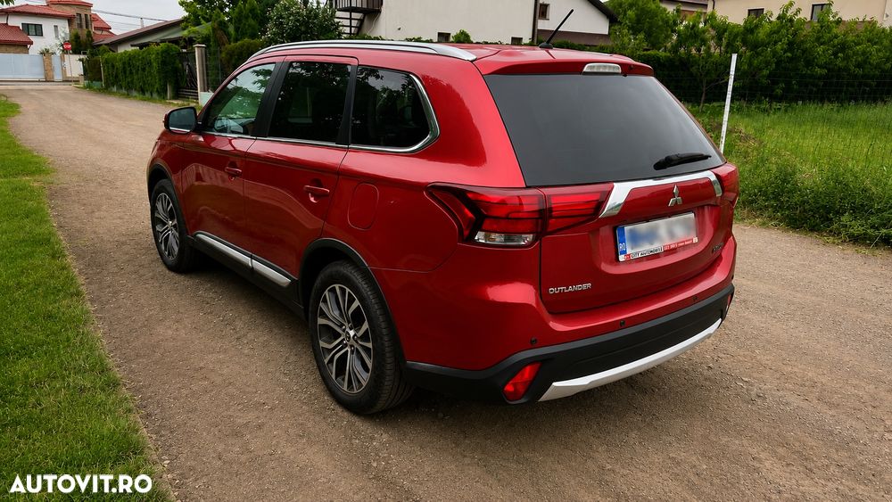 Mitsubishi Outlander - 3