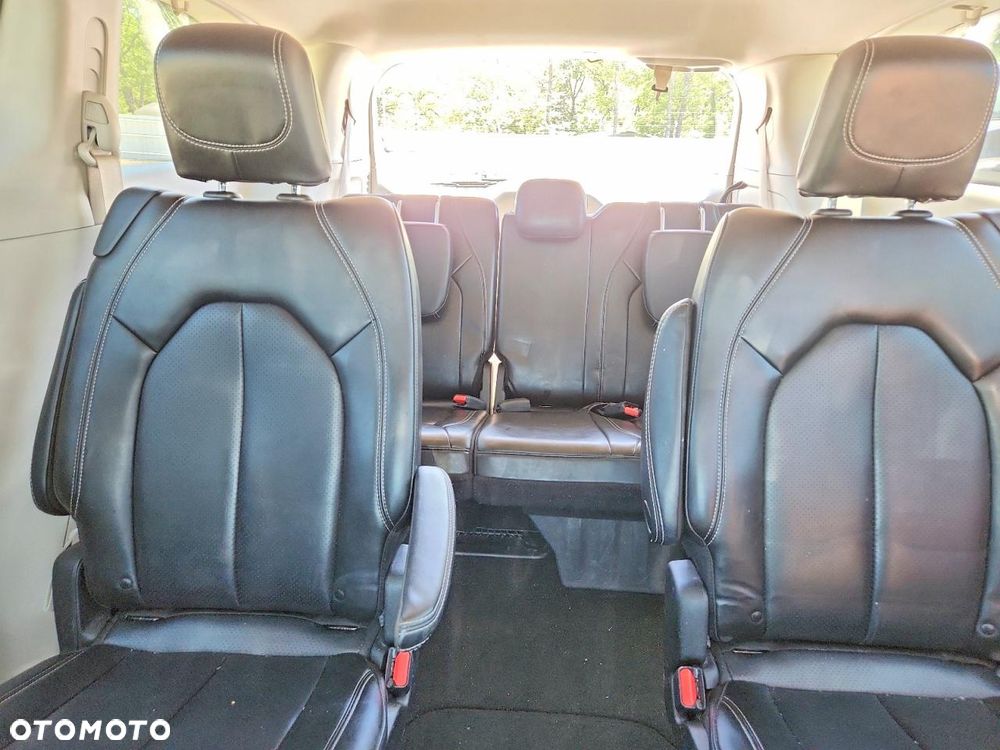 Chrysler Pacifica - 12