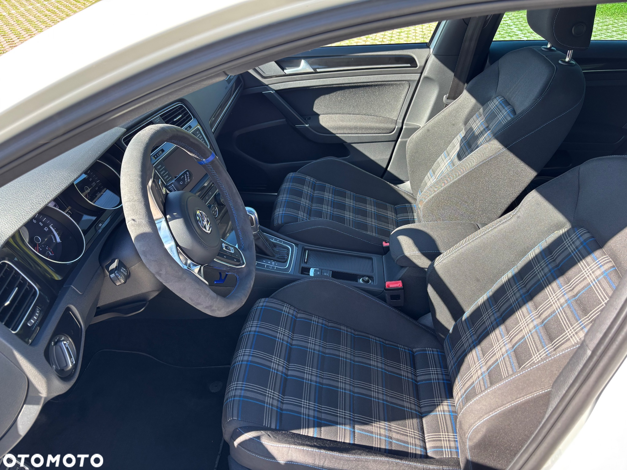 Volkswagen Golf - 15