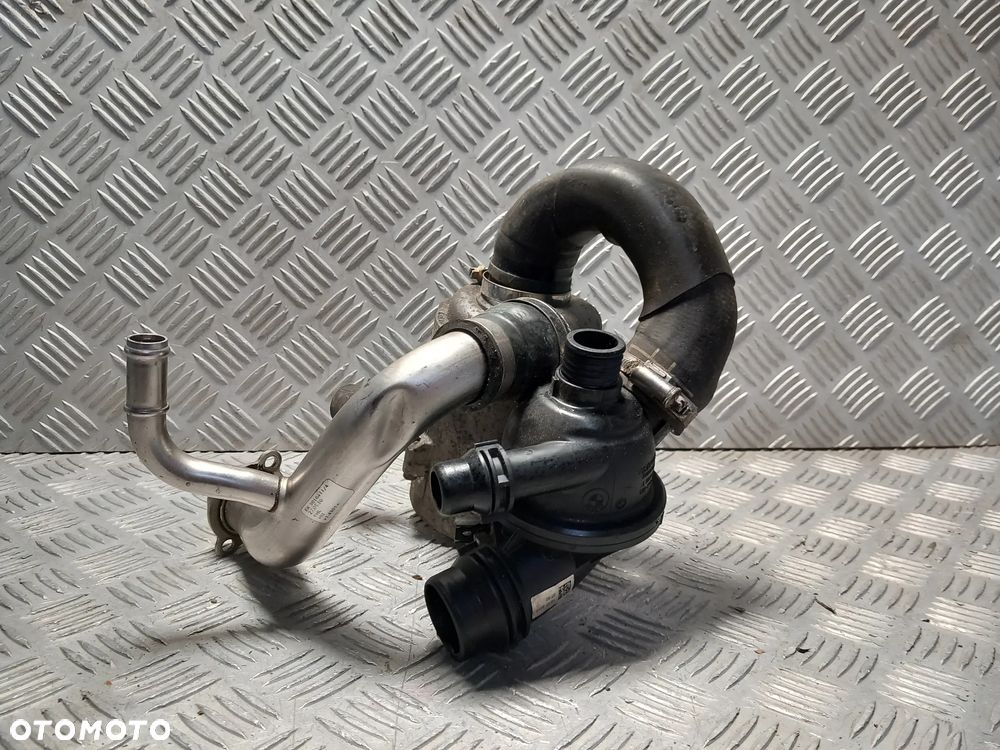 BMW E90 POMPA WODY 7586928 - 3