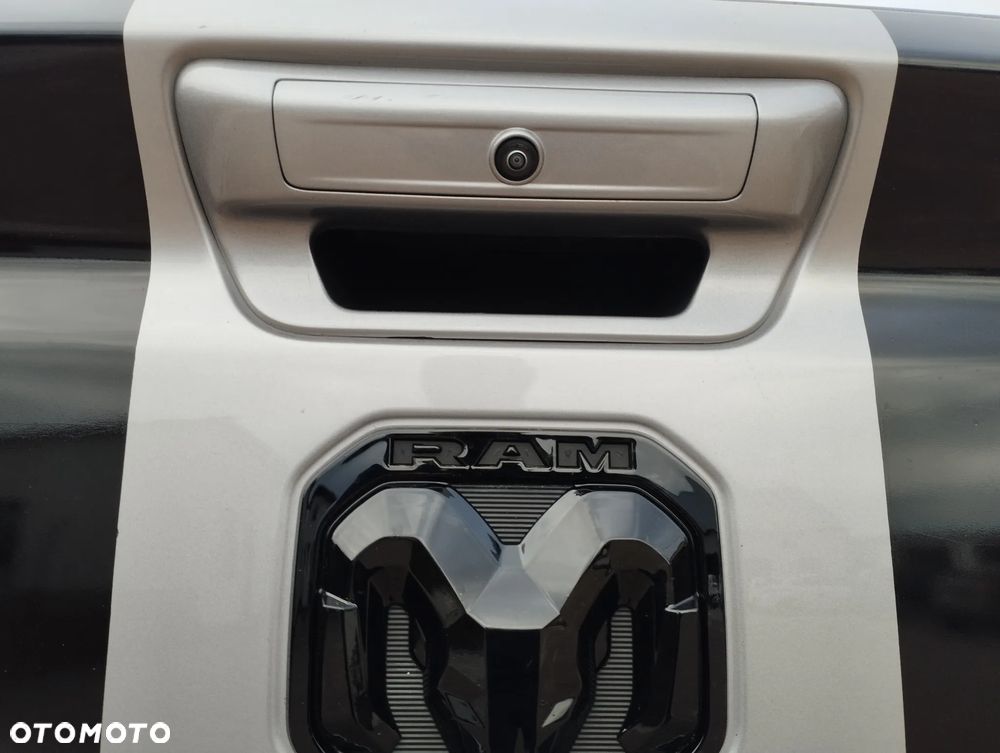 Dodge RAM - 8