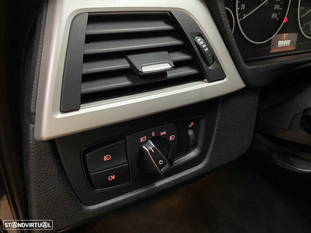 BMW 318 d Auto Exclusive - 37