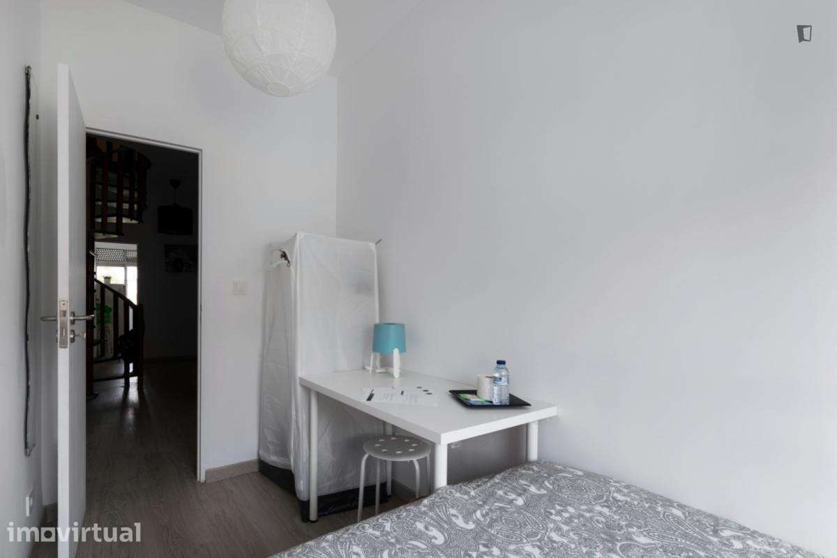 Quarto - localizado em Amadora Lisbon - Grande imagem: 3/16