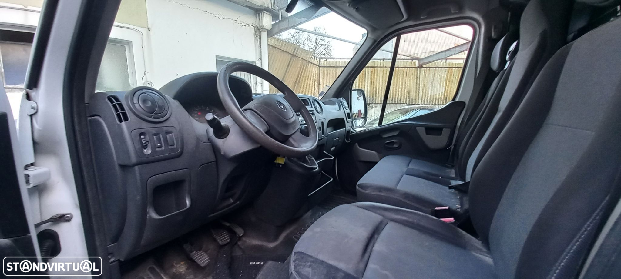 Renault Master 2.3 dCi L2H2 3.3T SS - 3