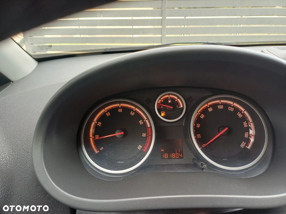 Opel Corsa 1.4 16V Cosmo - 11