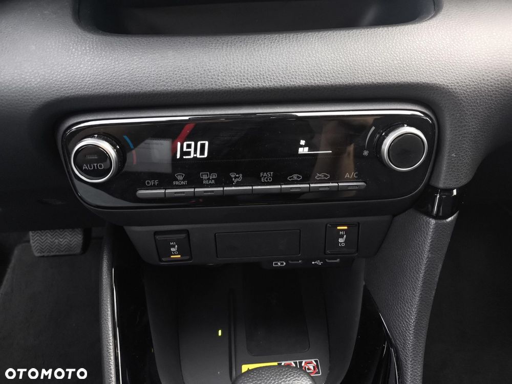 Toyota Yaris Hybrid 1.5 Style - 23