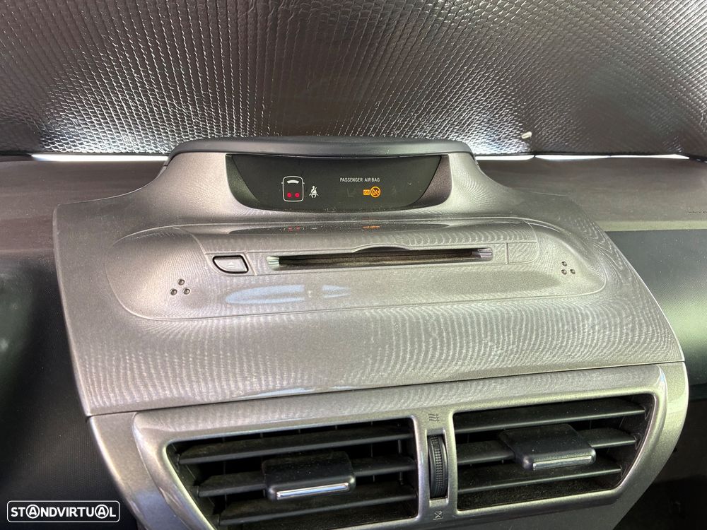 Toyota iQ 1.0 + - 10