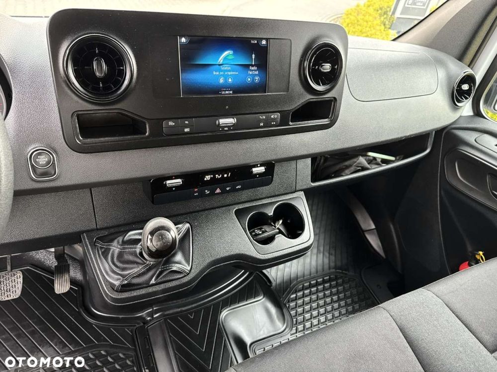 Mercedes-Benz Sprinter - 39