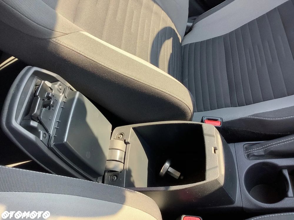 Toyota Auris 1.6 Selection - 12