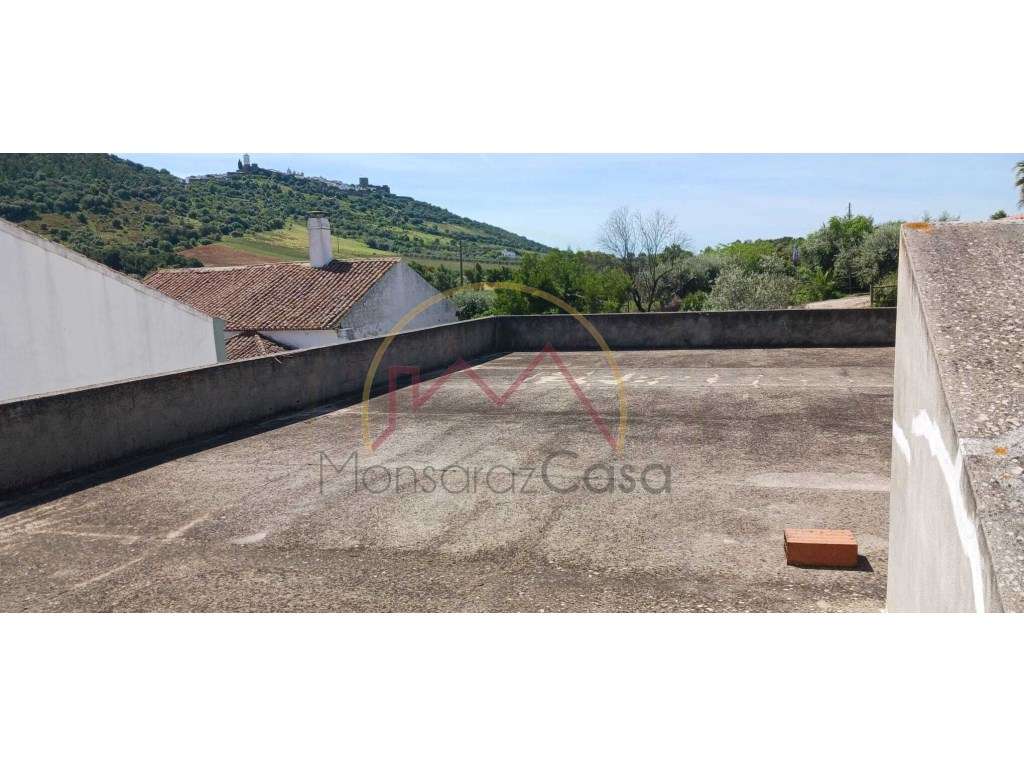 Moradia para Remodelação com Vista para o Castelo de Monsaraz - Tel... - Grande imagem: 3/9