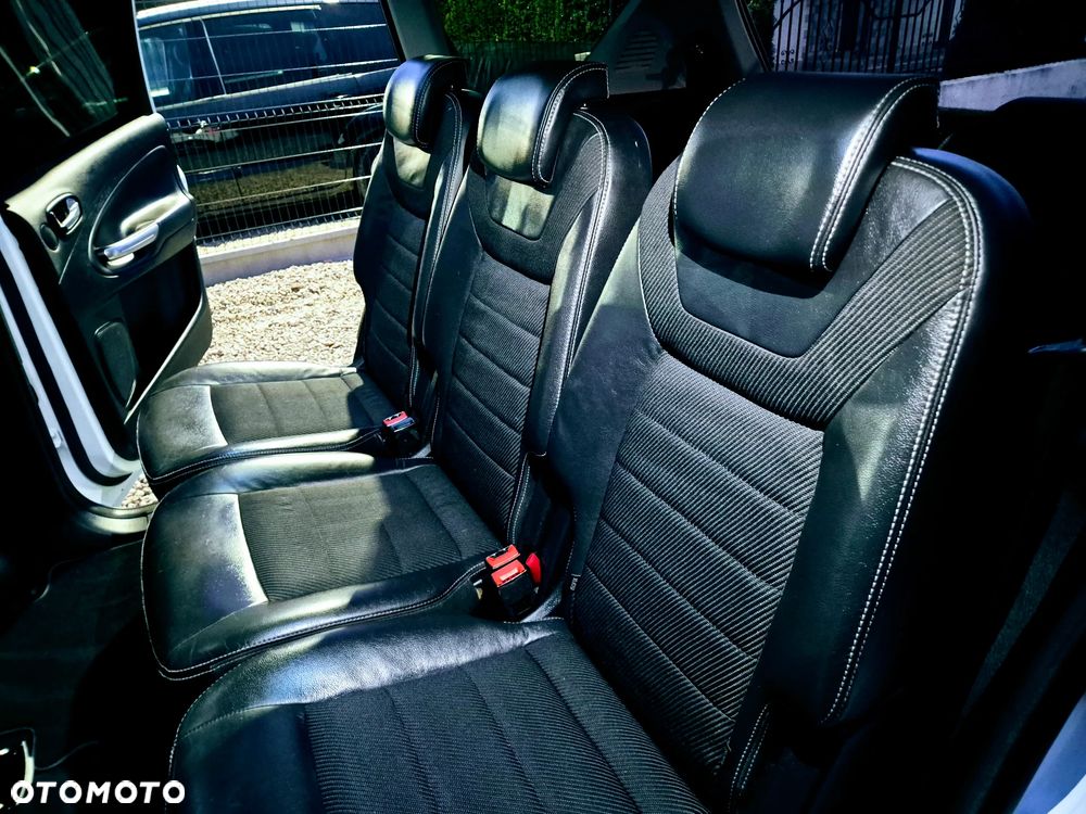 Ford S-Max - 16