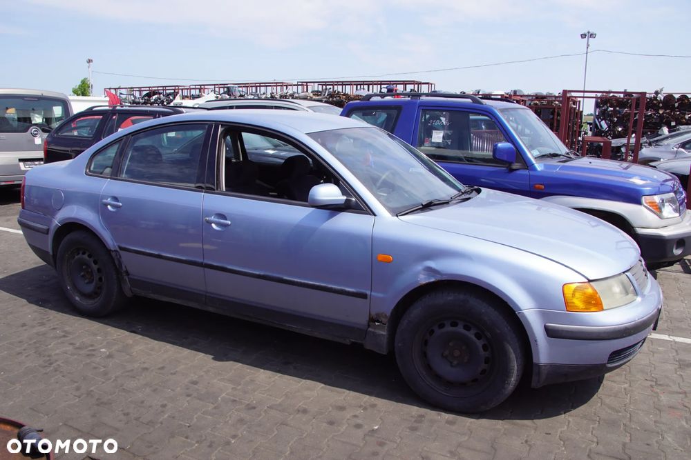 Auto na części - Volkswagen Passat B5 1.8 20V 125 KM ADR DHZ LL5Y 1997R Silnik Skrzynia Drzwi Maska Błotnik Zderzak Klapa Lampa Lusterko Klamka Szyba Deska Kokpit Sterownik Moduł Czujnik Licznik Panel Kierownica - 8