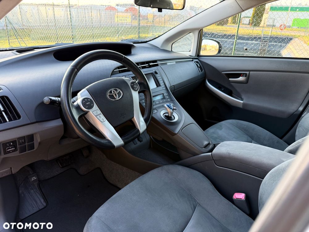Toyota Prius 1.8 HSD Premium - 10