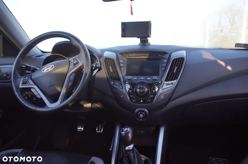 Auto na części - Hyundai Veloster I 1.6 T-GDI 204 KM G4FJ UU9 2013R Silnik Skrzynia Drzwi Maska Zderzak Błotnik Klapa Lampa Szyba Klamka Deska Kokpit Sterownik Moduł Czujnik Licznik Panel Kierownica - 14