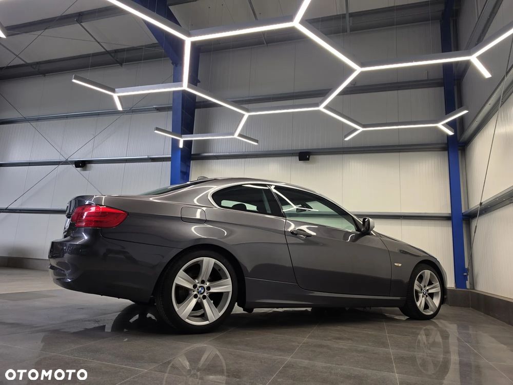 BMW Seria 3 320d Edition Exclusive - 16