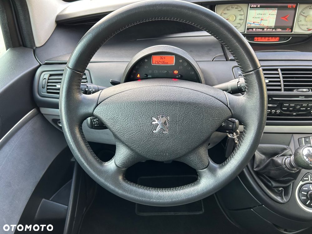 Peugeot 807 HDi 165 Premium - 23