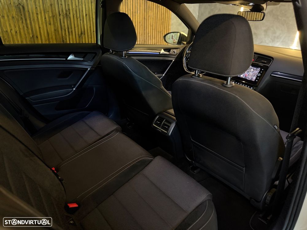 VW Golf R 4Motion (BlueMotion ) DSG - 23