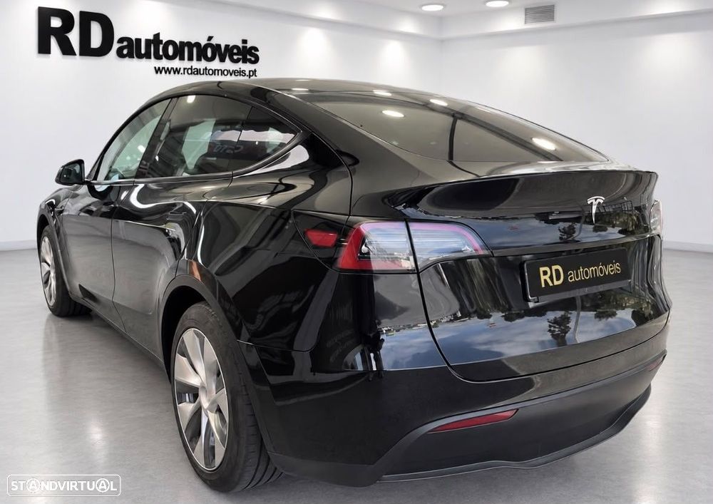 Tesla Model Y - 3