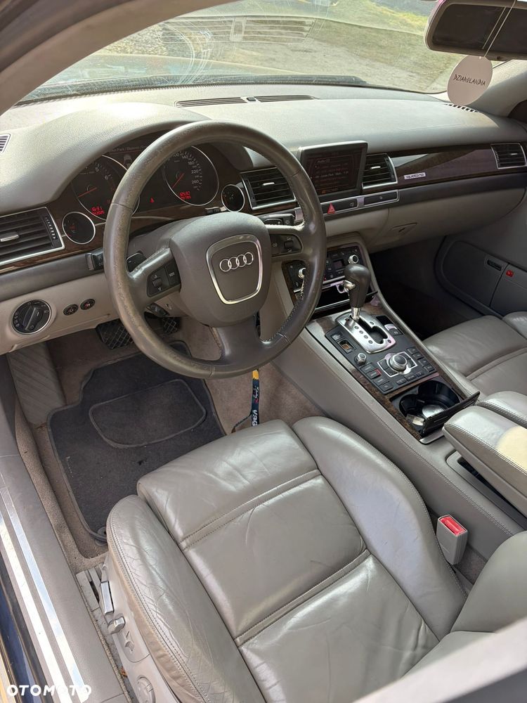 Audi A8 6.0 L Quattro - 9