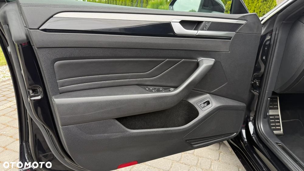 Volkswagen Arteon 2.0 TDI SCR R-Line DSG - 32