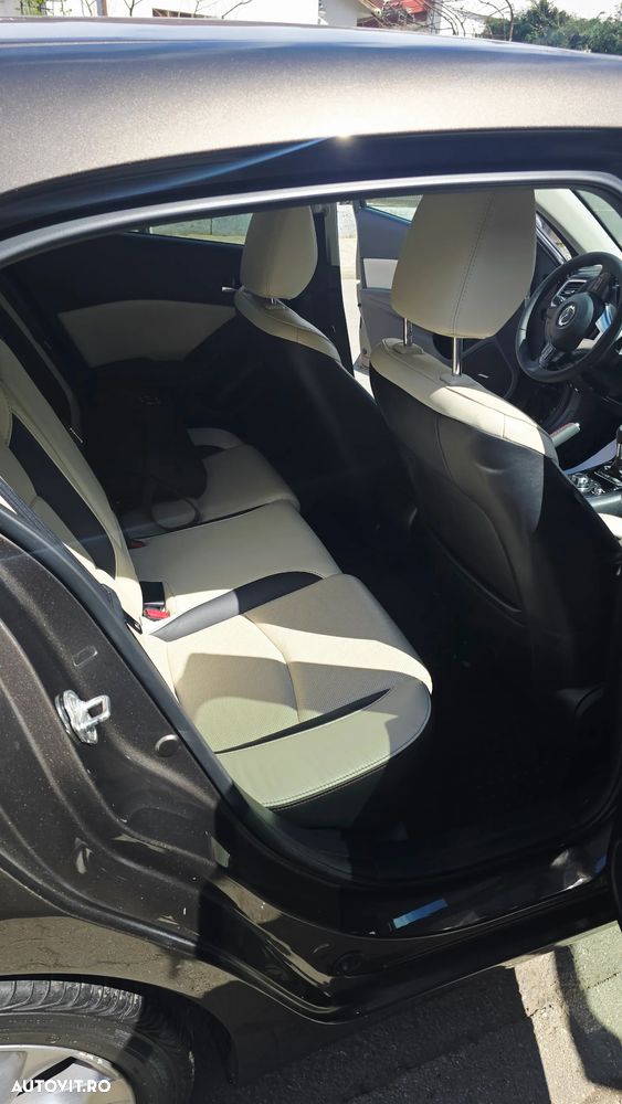 Mazda 3 G165 Revolution Top - 8