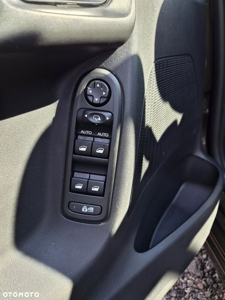 Citroën C3 e-HDi 90 FAP Exclusive - 21