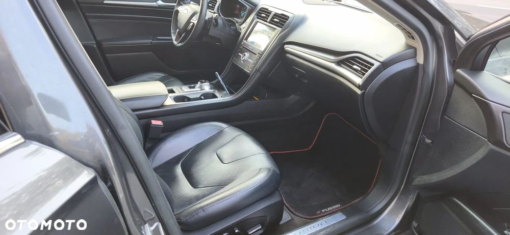 Ford Fusion - 10
