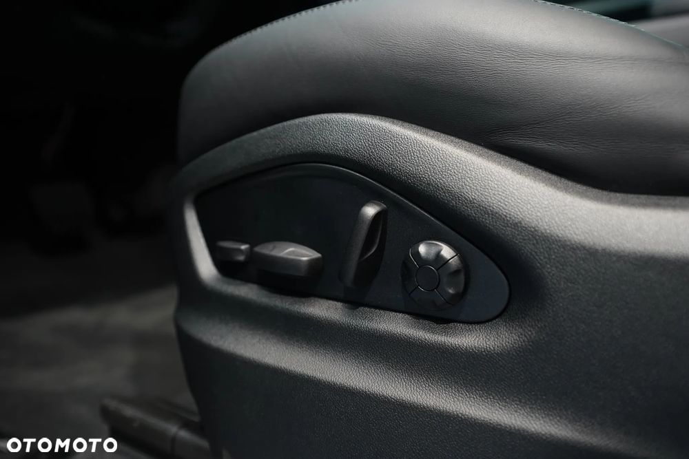 Porsche Cayenne - 23