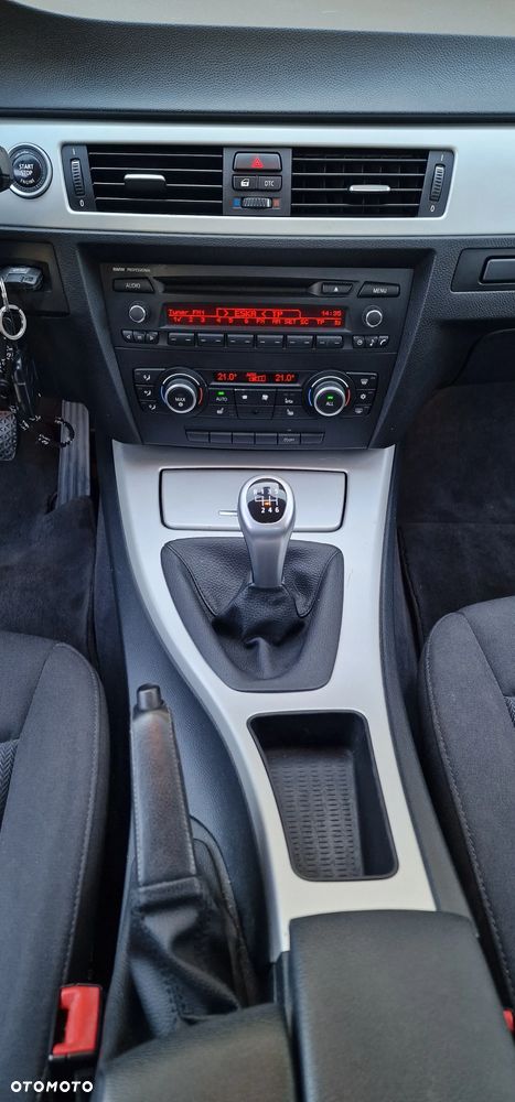 BMW Seria 3 318i - 21
