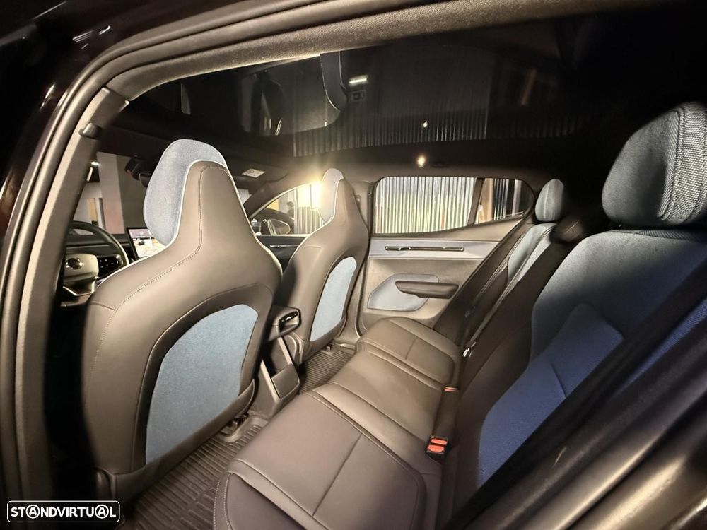 Volvo EX30 Single Motor Extended Range RWD Ultra - 41