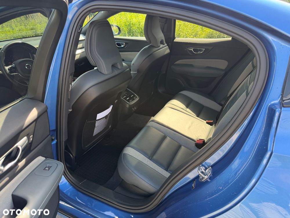 Volvo S60 T6 AWD R-Design - 20