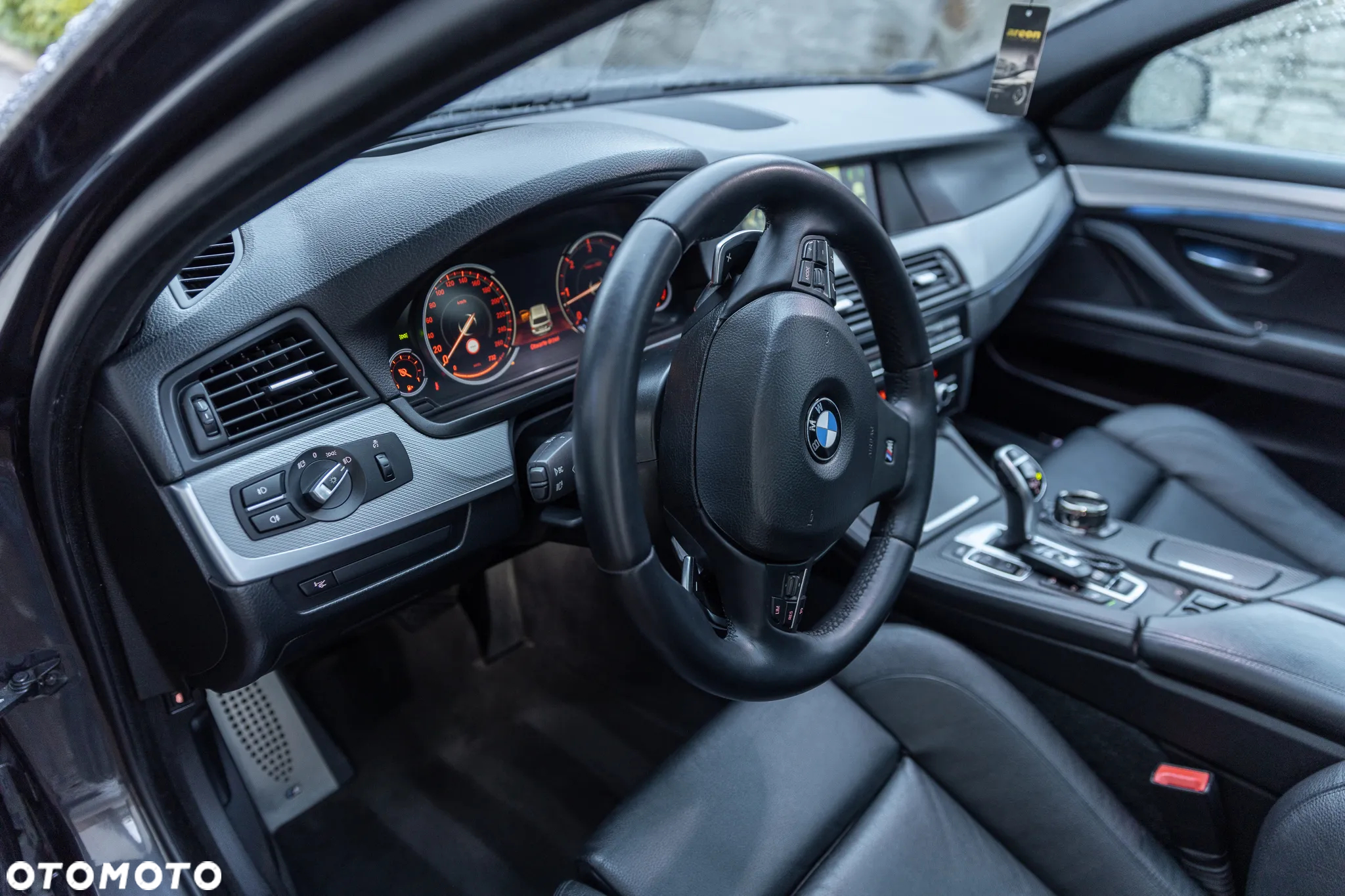 BMW Seria 5 530d xDrive - 28