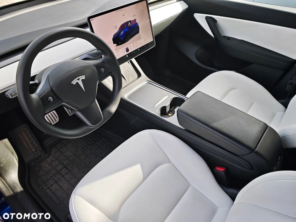 Tesla Model Y Performance AWD - 17