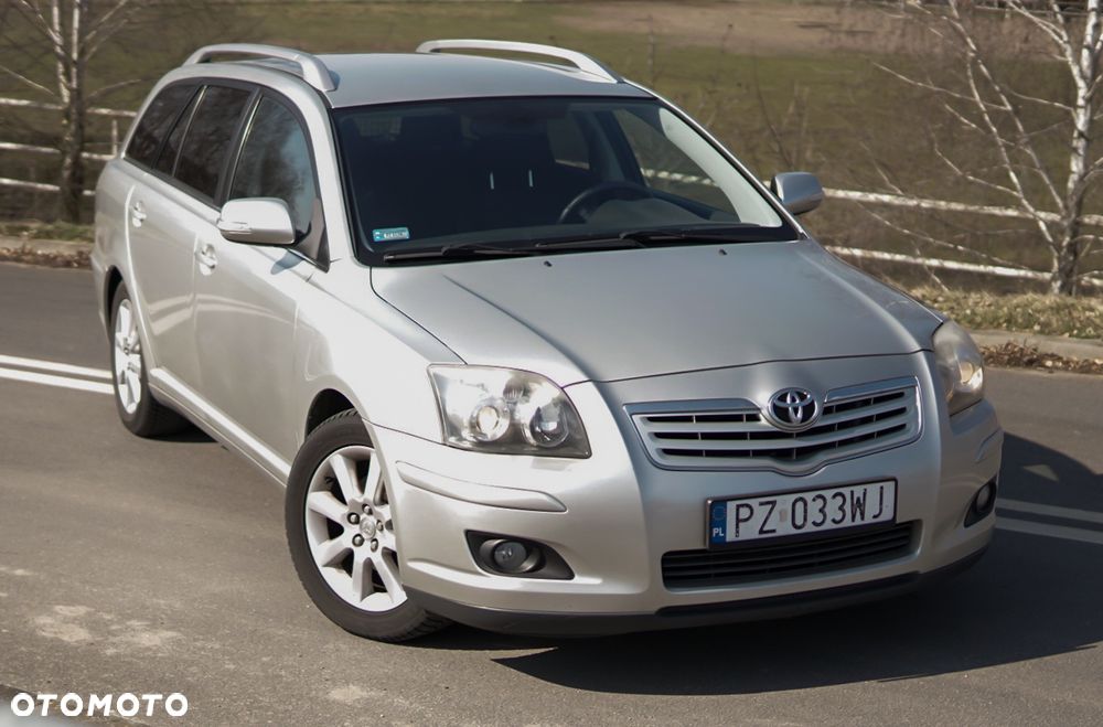 Toyota Avensis 1.8 VVT-i Sol - 1