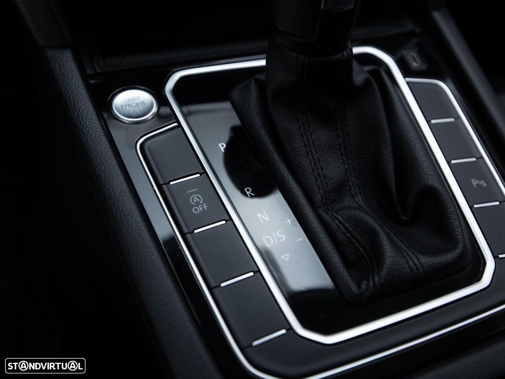 VW Passat Variant 2.0 TDI Business DSG - 18