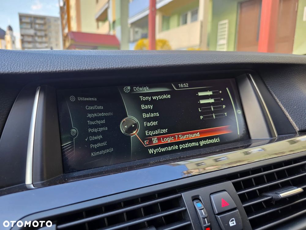 BMW Seria 5 528i xDrive Sport-Aut - 23