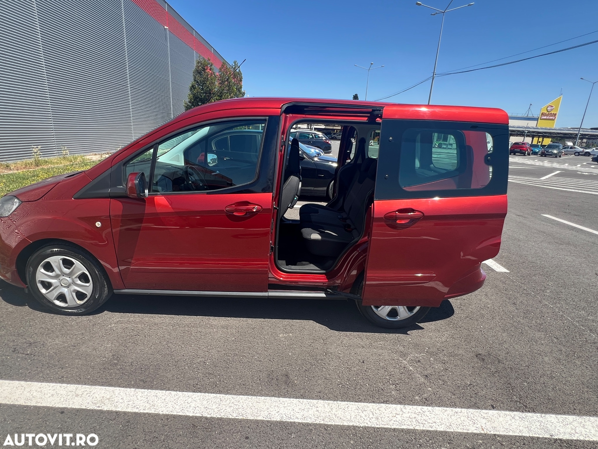 Ford Tourneo Courier 1.5 TDCi S&S Titanium - 12