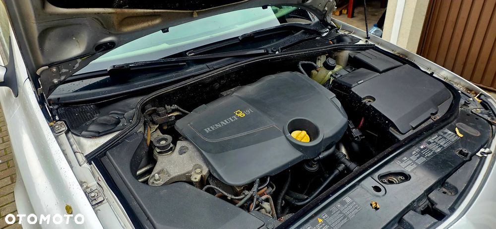 Renault Laguna 1.9 dCi Confort Authentique - 12