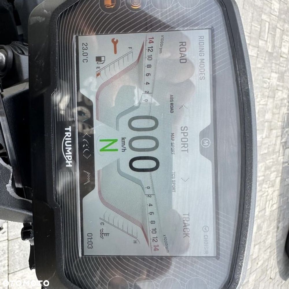 Triumph Street Triple - 13