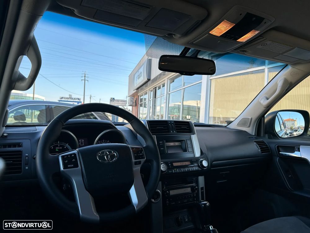 Toyota Land Cruiser - 36