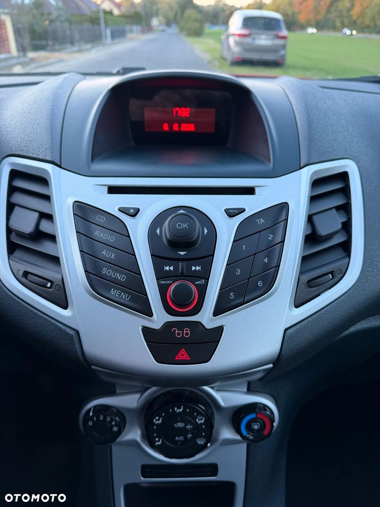 Ford Fiesta 1.25 Champions Edition - 19