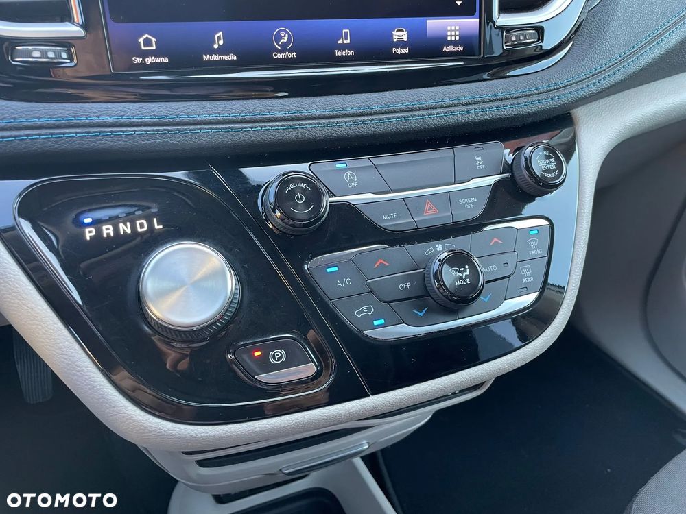 Chrysler Pacifica - 34