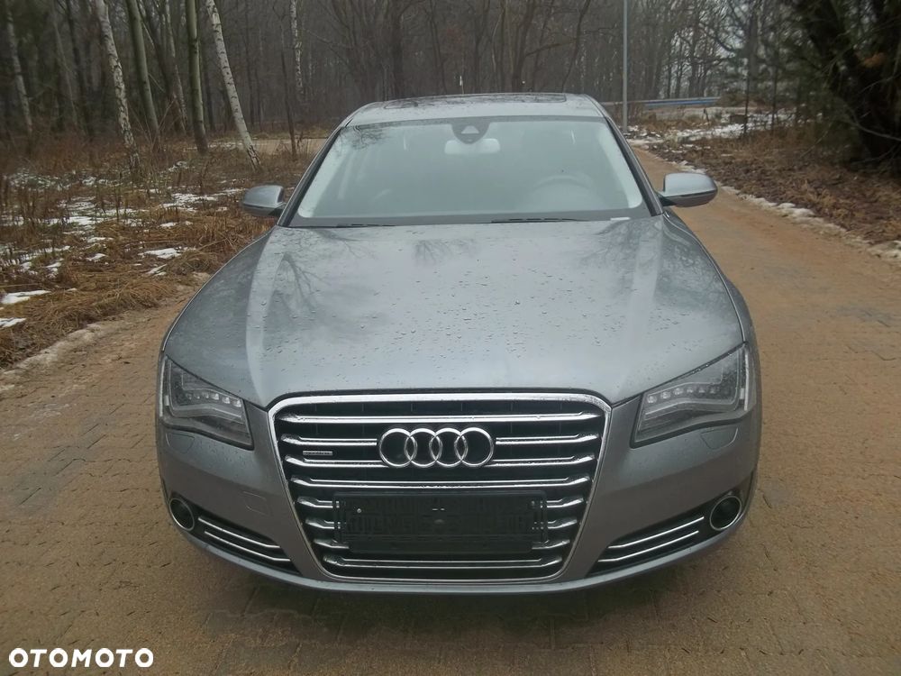 Audi A8 4.2 L Quattro - 2