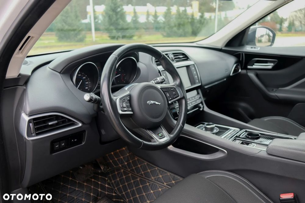 Jaguar F-Pace 20d AWD R-Sport - 18