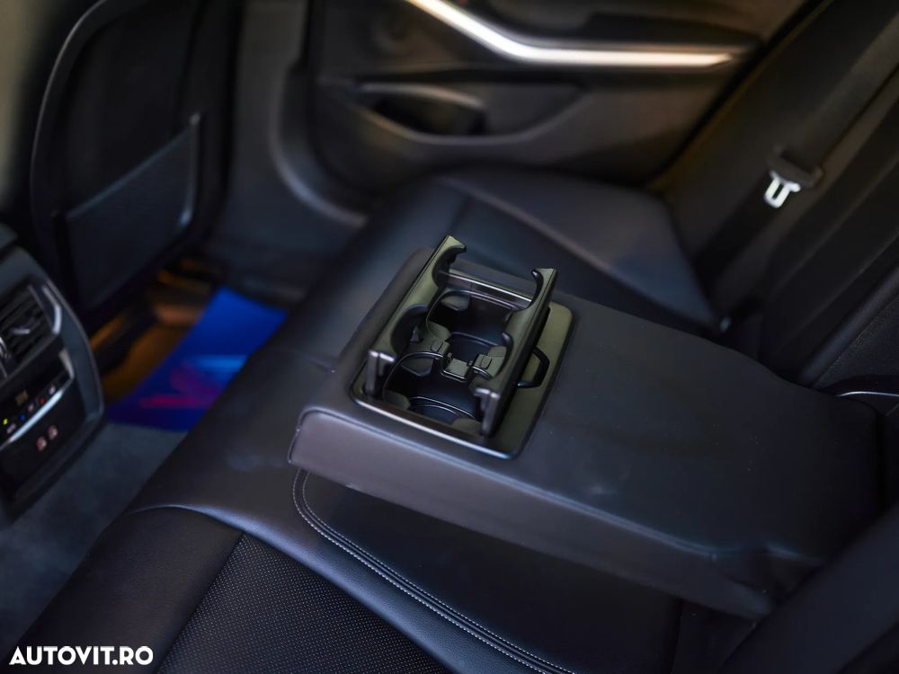 BMW Seria 3 320i xDrive AT - 35