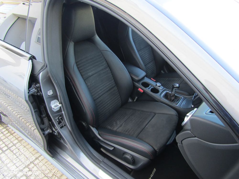 Mercedes-Benz CLA 200 d Shooting Brake AMG Line - 20
