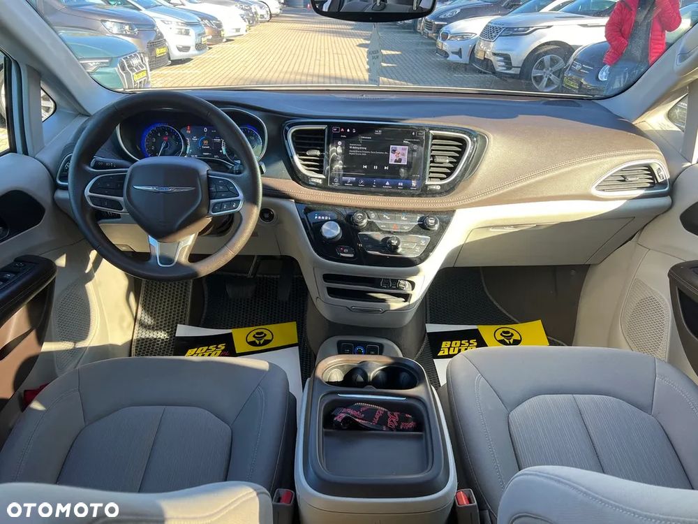 Chrysler Pacifica - 15