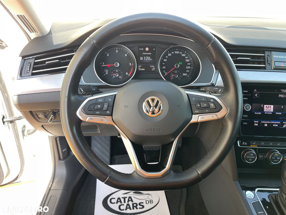 Volkswagen Passat - 35